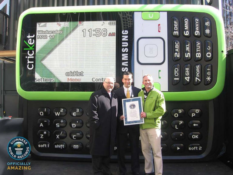 Самый большой действующий мобильный телефон