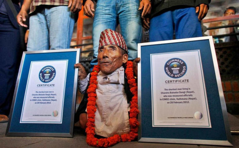 Самый маленький мужчина Чандра Бахадур Данги