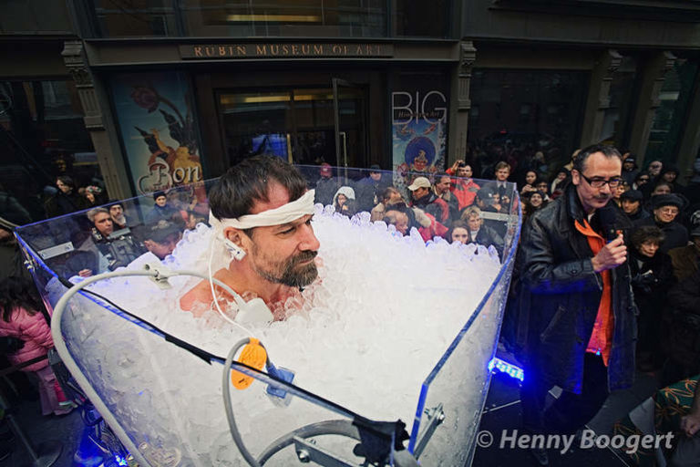 Самое длительное пребывание во льду: Уим Хоф