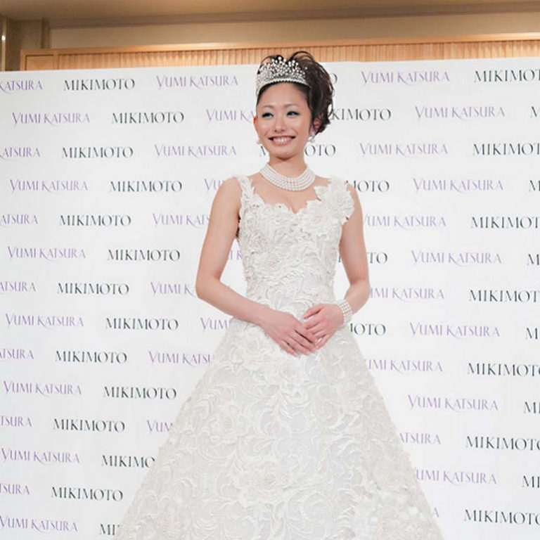 Свадебное платье с самым большим количеством жемчужин: 13262 штук