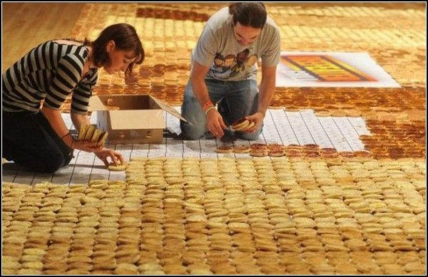 Самая большая картина из пончиков