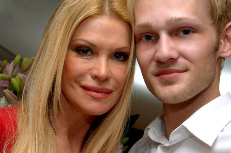 Самое большое количество пластических операций: Синди Джексон