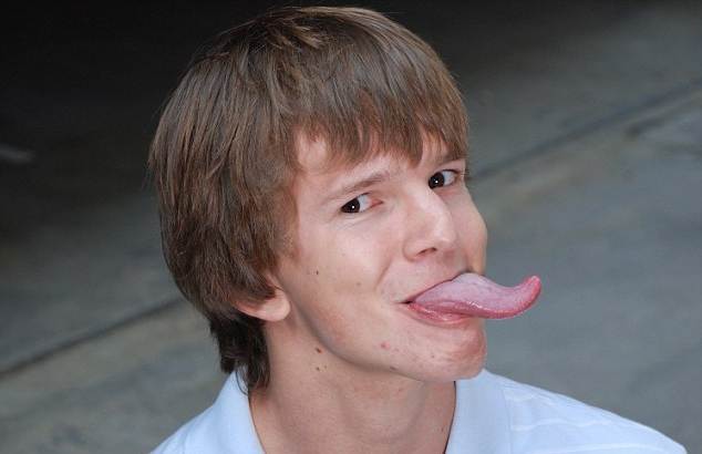 Самый длинный мужской язык: Ник Афанасьев