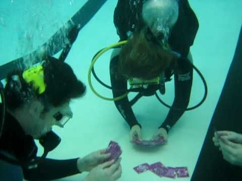 Самая продолжительная игра в карты под водой