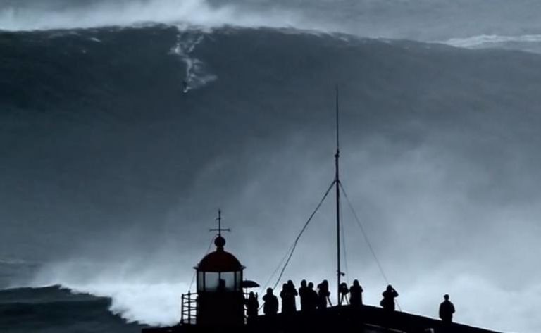 Самая большая волна, использованная серфингистом