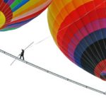 Китаец Айсикаер установил рекорд самого высотного хождения по канату