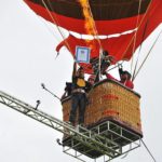 Китаец Айсикаер установил рекорд самого высотного хождения по канату