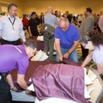 Самое большое количество людей, одновременно застилающих постель