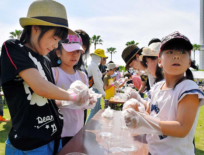 668 рисовых шариков за пять минут