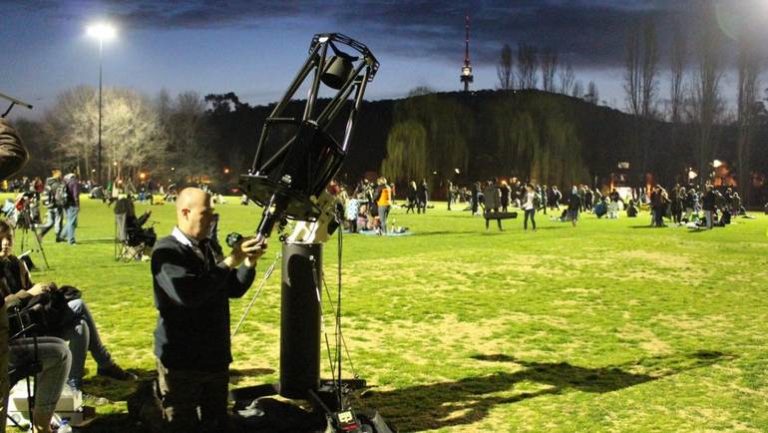 Самое большое количество наблюдающих за звездами людей