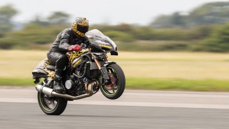 Самая высокая скорость на заднем колесе мотоцикла