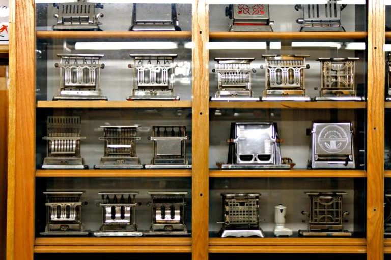 Самый большой музей электрических приборов