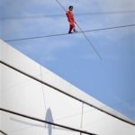 Потомственный канатоходец из Китая установил рекорд по самому продолжительному пребыванию на тросах Потомственный канатоходец из Китая установил рекорд по самому продолжительному пребыванию на тросах