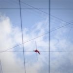 Потомственный канатоходец из Китая установил рекорд по самому продолжительному пребыванию на тросах Потомственный канатоходец из Китая установил рекорд по самому продолжительному пребыванию на тросах