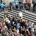 В Брюсселе организовали рекордную очередь в туалет