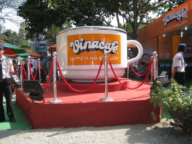 Во Вьетнаме создали самую большую чашку кофе