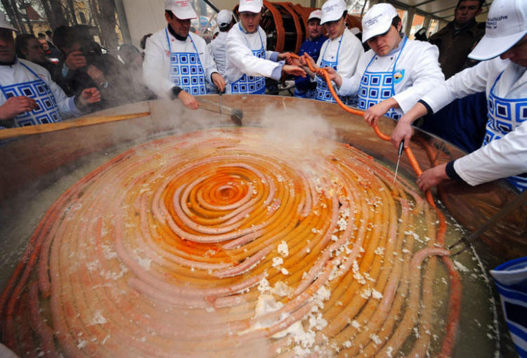 В Хорватии создали самую длинную сосиску