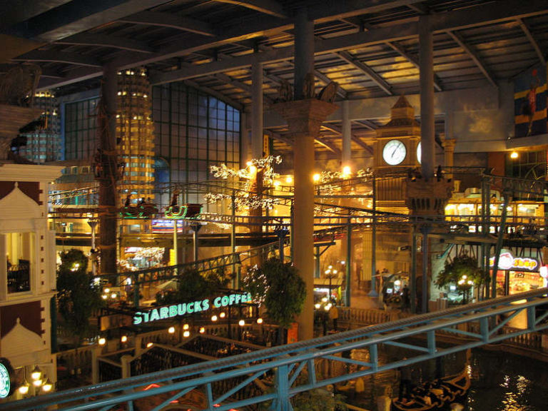 First World Hotel and Plaza: самый большой отель в мире