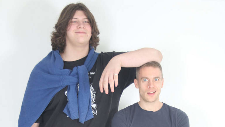 Подросток с рекордными руками и ногами: Матху-Эндрю Бадж