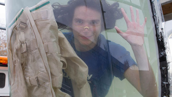 Самое быстрое освобождение от смирительной рубашки под водой