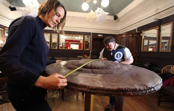 Самый большой яффский пирог (Jaffa Cake)