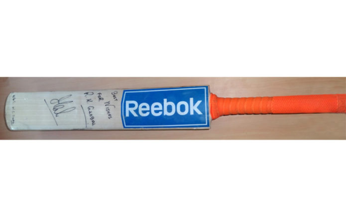 Самая дорогая крикетная бита