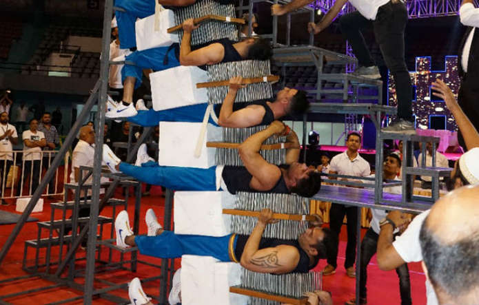 Кровать из гвоздей: несколько рекордов Гиннесса