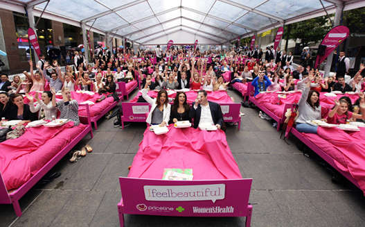 Самый многочисленный завтрак в постели: как проводили австралийский рекорд