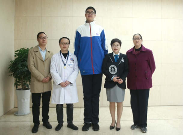 Самый высокий подросток-мальчик