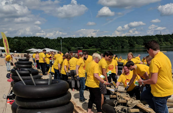 Строительство самого большого плота