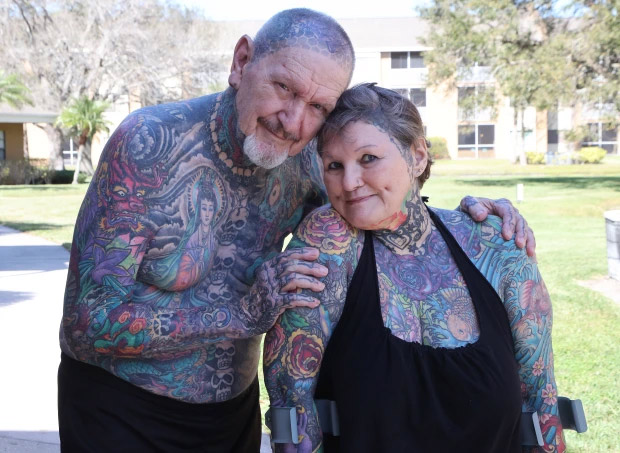 Самый татуированный пожилой мужчина и история его любви