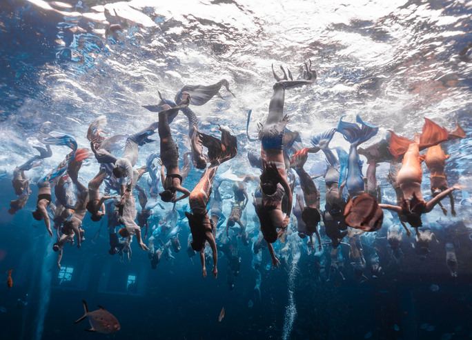 Самое большое подводное шоу русалок — рекорд в Китае (видео)