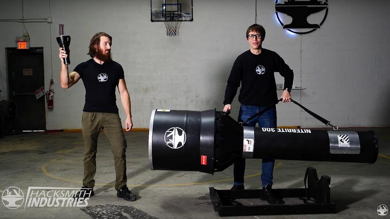 Самый яркий фонарик в мире