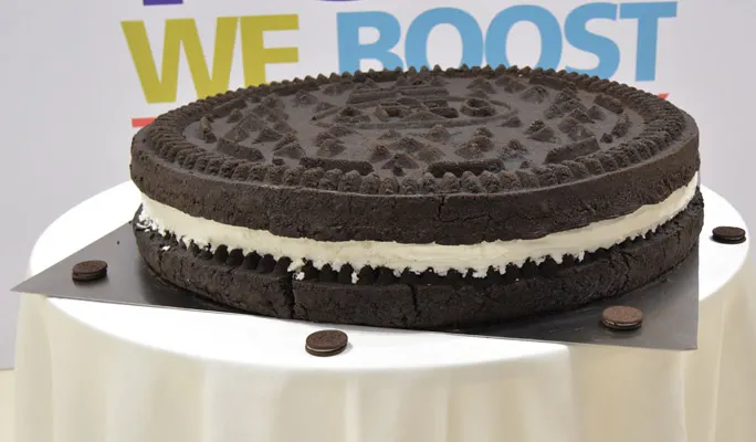Самое большое печенье с кремовой начинкой (Oreo)
