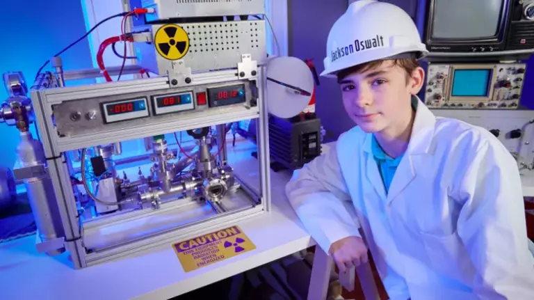 Самый молодой человек, достигший ядерного синтеза. Как он это сделал